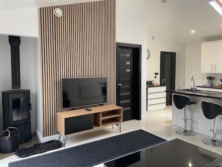Annex At Orchard House - Strictly No Parties Apartment Barton in the Clay Екстериор снимка