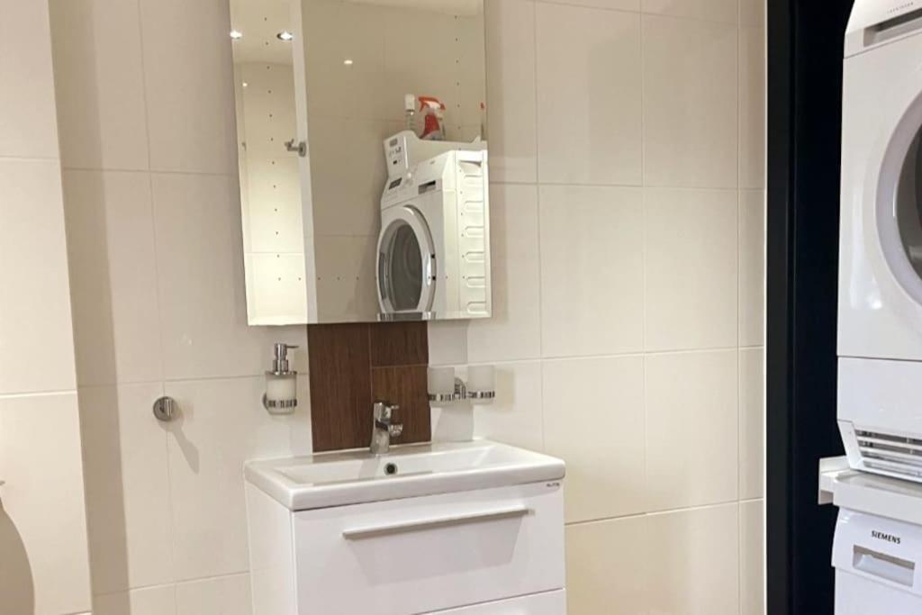 Annex At Orchard House - Strictly No Parties Apartment Barton in the Clay Екстериор снимка